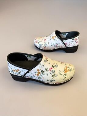 Bjork Pro Linnea Womens Size 42 11 Leather White Floral Clogs Excellent Cond